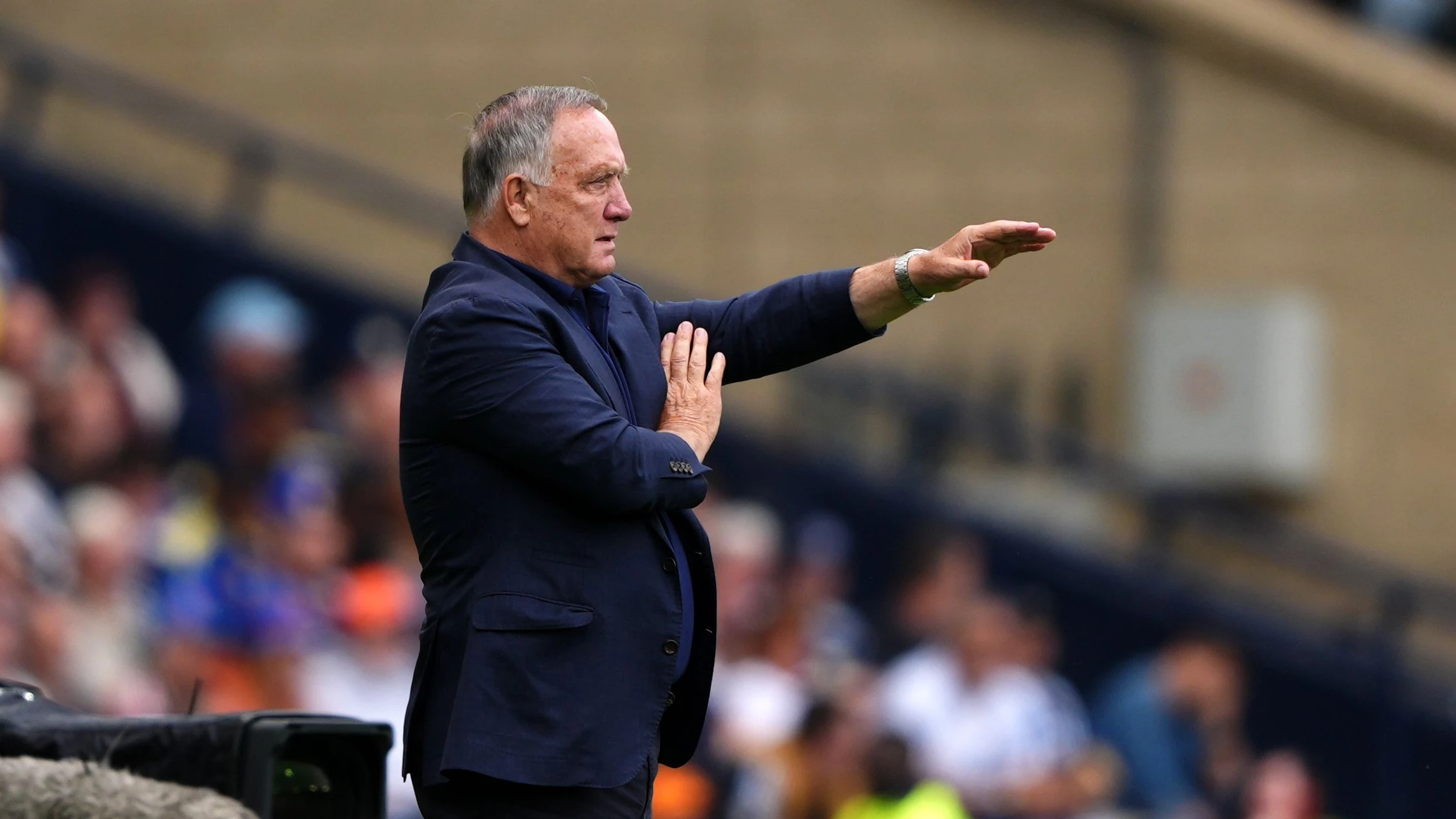 Fußball-Transferticker: Advocaat bleibt Curaçaos Liebling