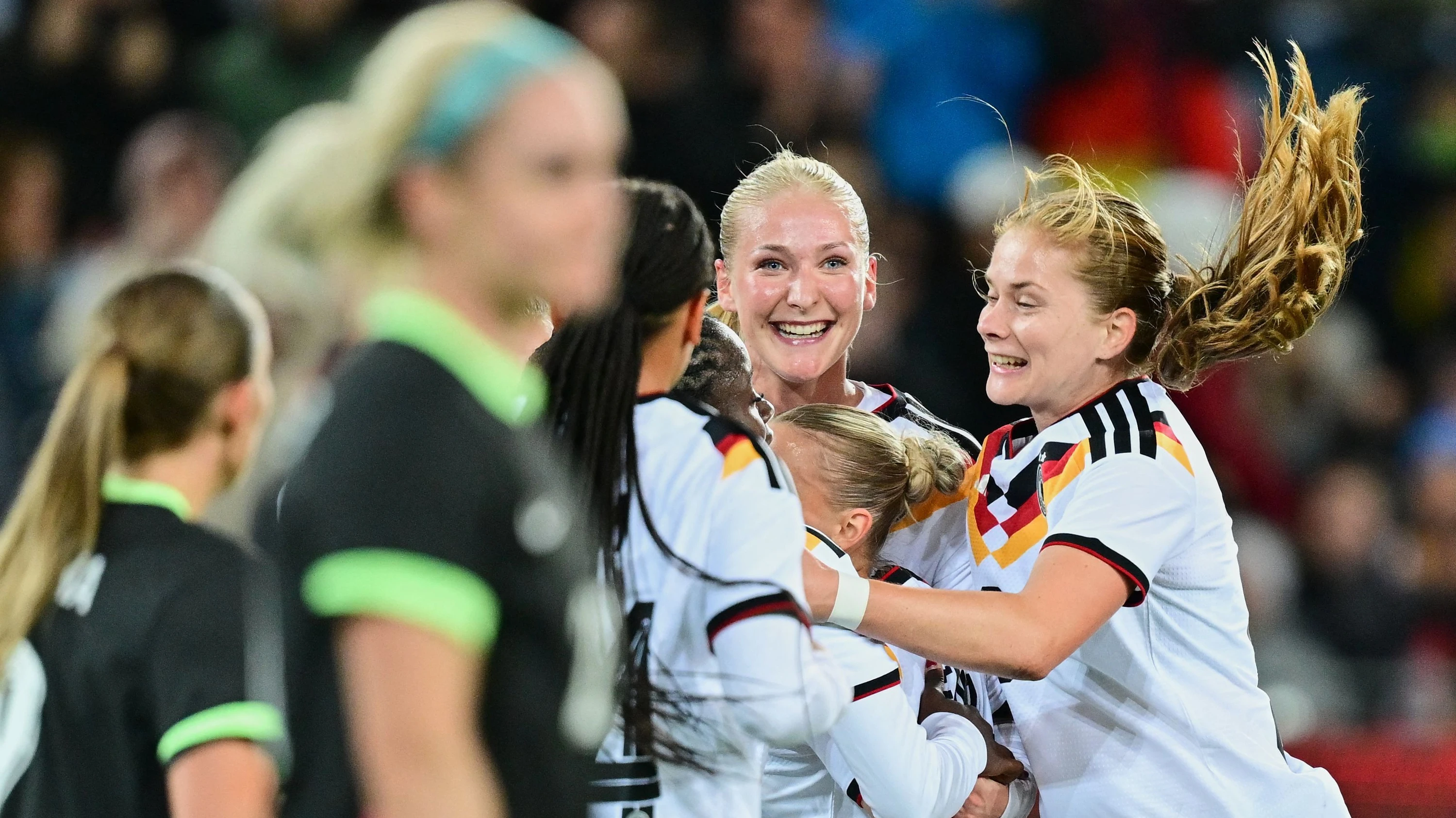 Doppelte Kössler: DFB-Frauen gewinnen torreiches Spiel gegen Australien Doppelte Kössler: DFB-Frauen gewinnen torreiches Spiel gegen Australien