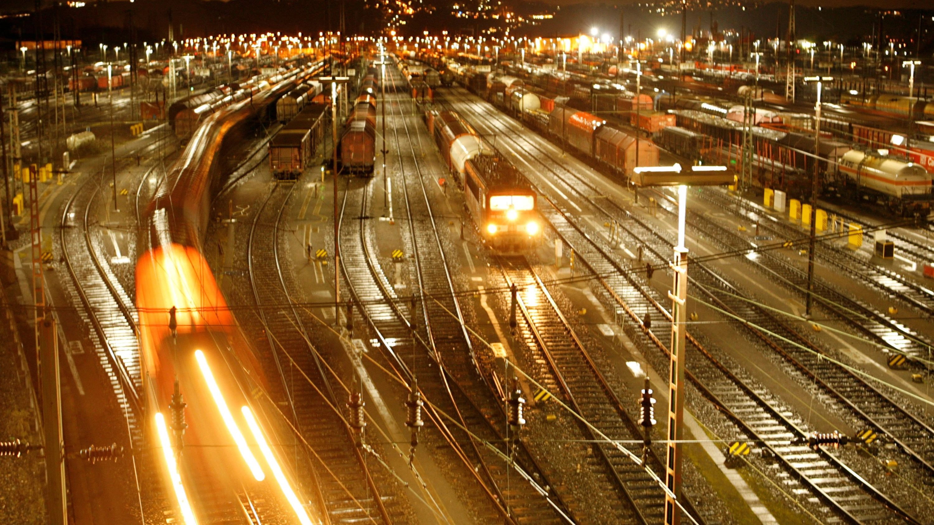 Fast jede zweite Stelle: Eine Radikalkur für die Gütersparte der Bahn