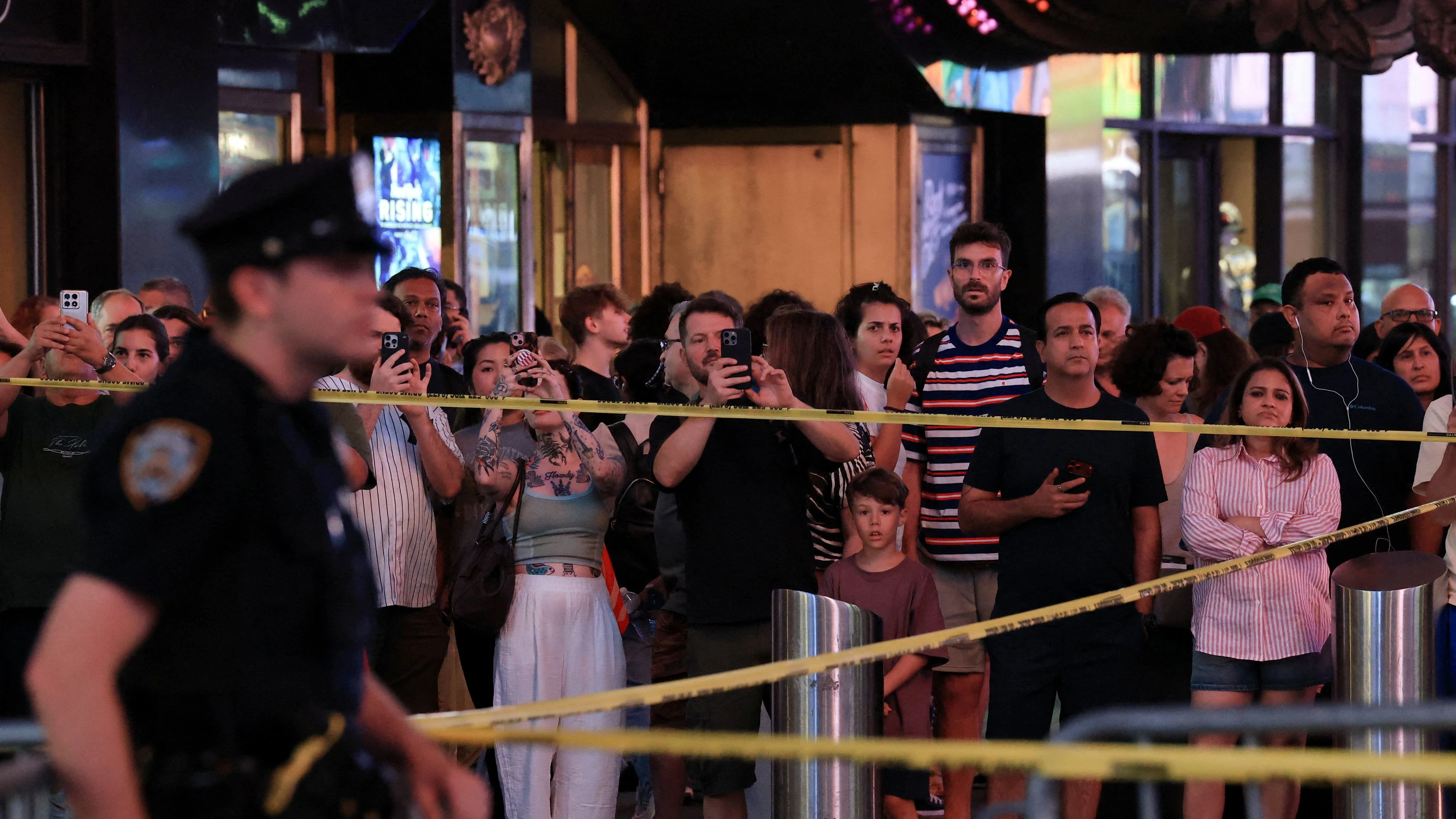 Täterin erschossen: Frau ersticht Passantin auf New Yorker Times Square Täterin erschossen: Frau ersticht Passantin auf New Yorker Times Square