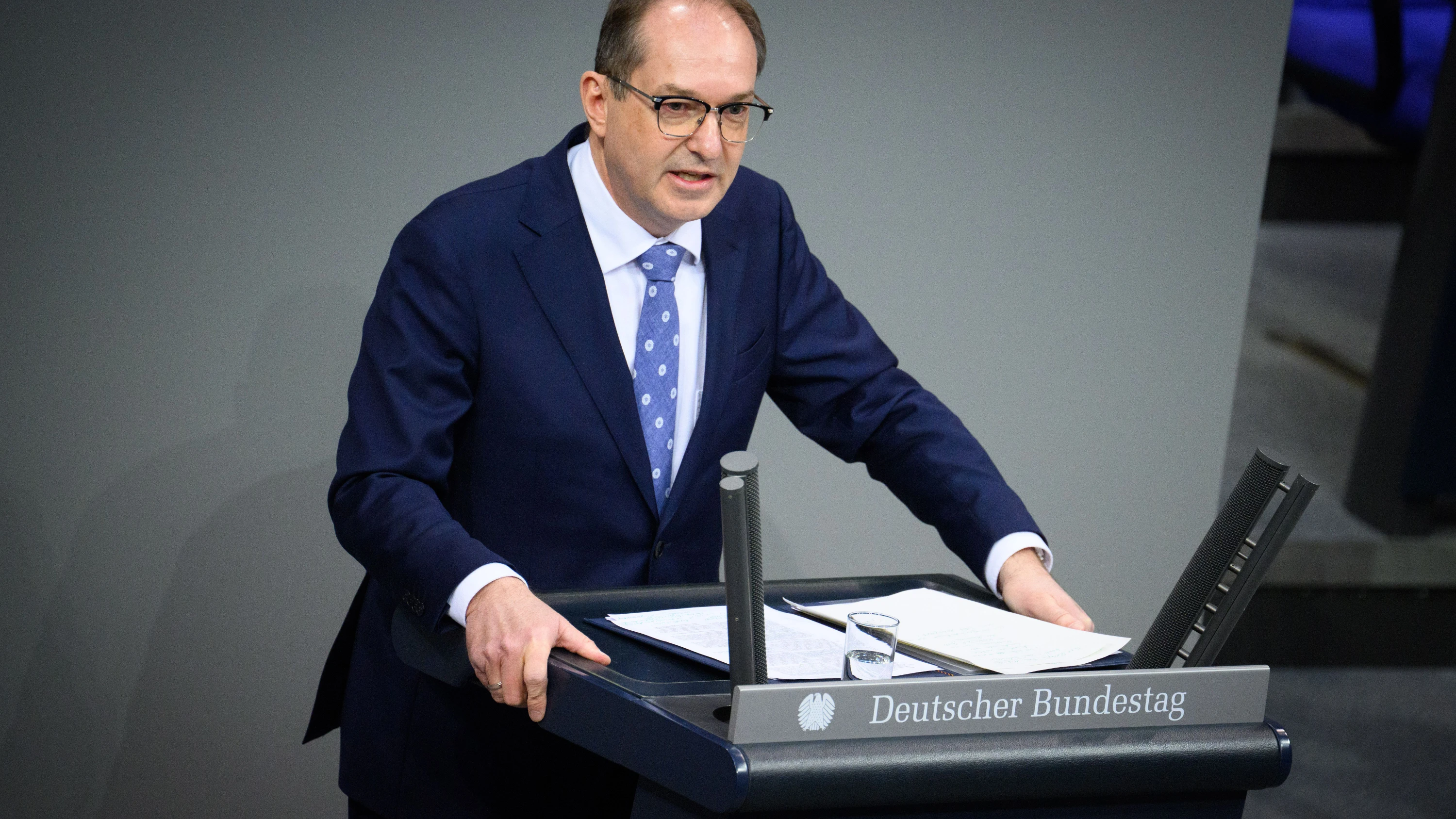 Deutschland-Blog: Innenminister Dobrindt kündigt neue Befugnisse für Verfassungsschutz an