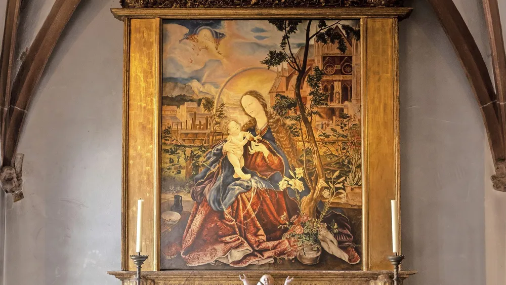 Leuchtende Maria mit Kind: Christian Schads Kopie der „Stuppacher Madonna“ in der Aschaffenburger Stiftskirche im originalen Renaissancerahmen