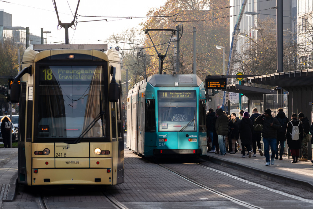 Traffiq und VGF stellen neuen Fahrplan vor - Universell verwendbare Featurebilder von U- und Straßenbahn.