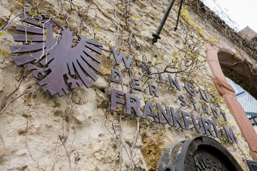 Weingut der Stadt Frankfurt - Das Weingut wurde neu verpachtet und wird mit einem Empfang wiedereröffnet.