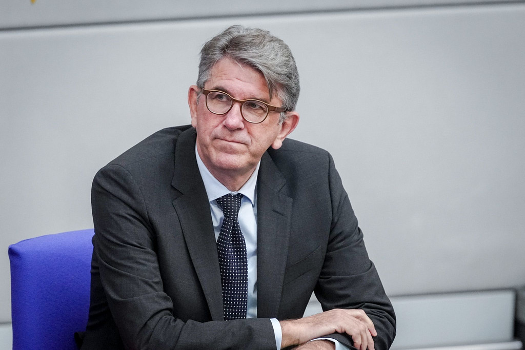Kulturstaatssekretär darf Buchhändlerinnen nicht als „extremistisch“ bezeichnen