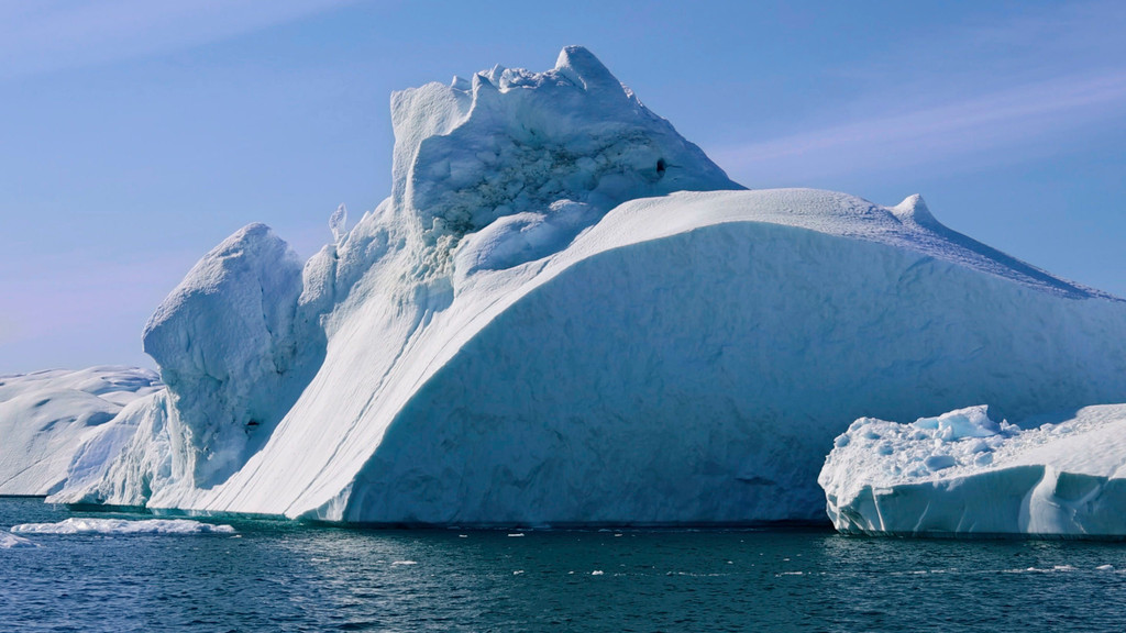 Bootsausflug in der Nähe der Eisberge des Kangia Fjords und des Sermeq...