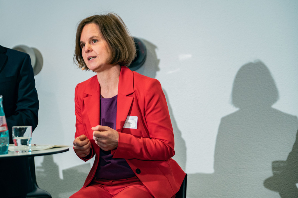 Podiumsdiskussion zur OB-Wahl - Die Kandidaten zur Wahl des Wiesbadener Oberbürgermeisters (9. März 2025) stellen sich in der IHK Wiesbaden vor.