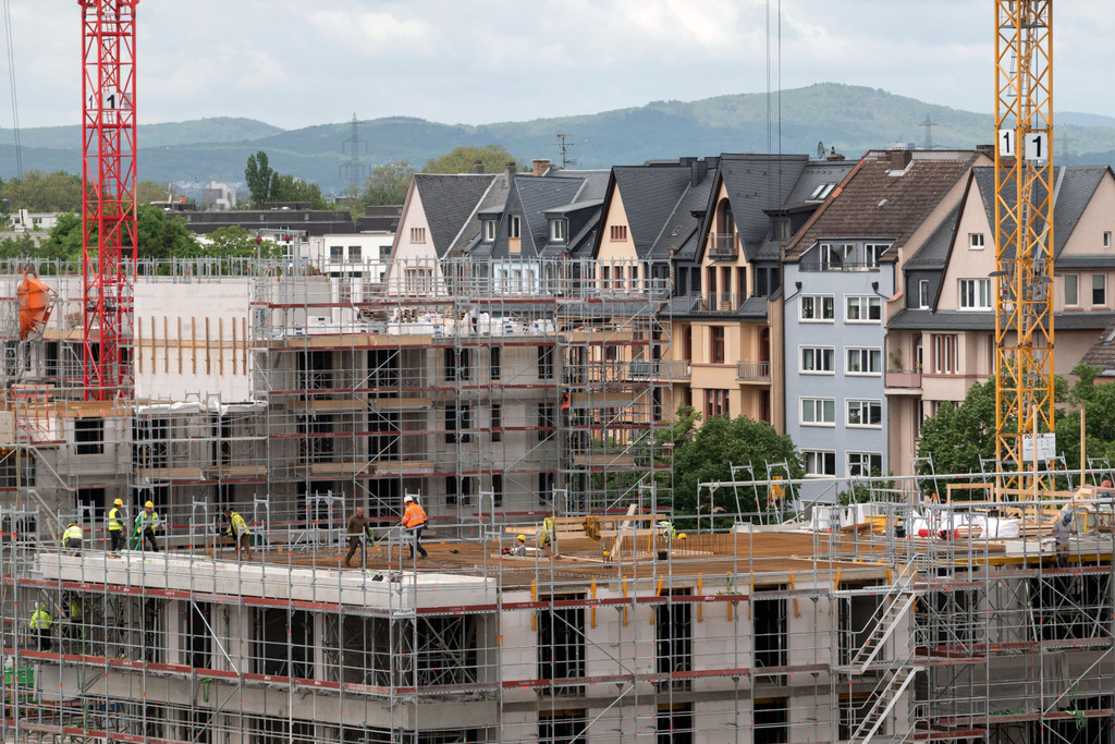 Featurebilder - Baustelle, Bauwirtschaft, Baumaterialien, Bauaerbeiter - für Metropol Titel 