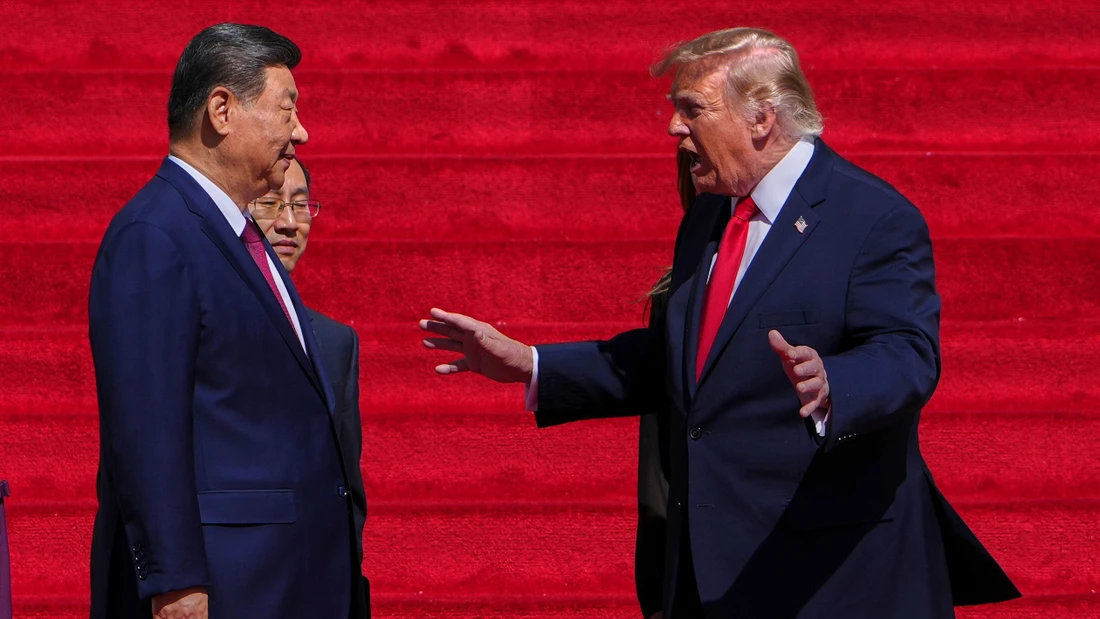 US-Präsident Donald Trump unterhält sich am vergangenen Freitag auf den Stufen des Nationalarchivs mit dem chinesischen Präsidenten Xi Jinping.