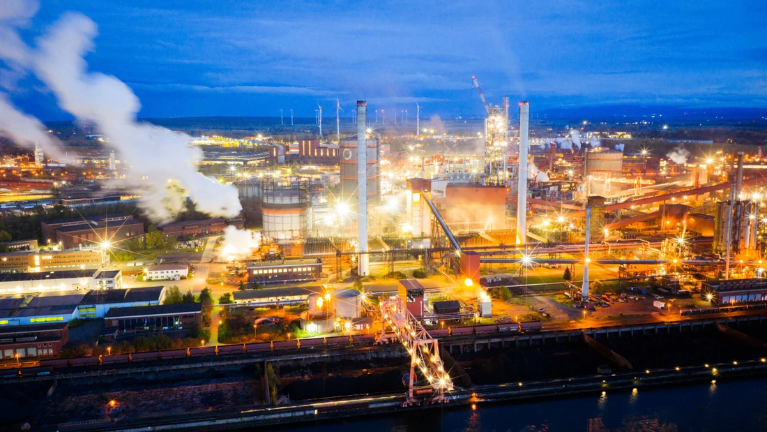 Die Salzgitter AG betreibt eine Operation am offenen Herzen, um zu klimaneutraler Stahlproduktion zu kommen.