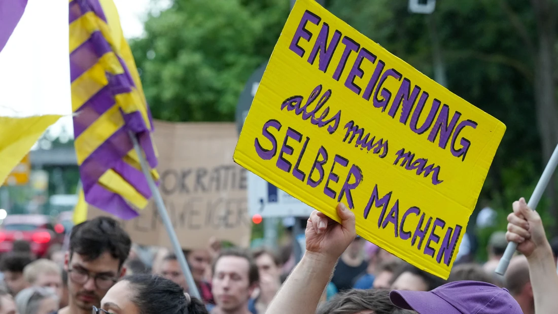 Demonstration in Berlin: Nach der Wahl sind die Enteignungsbefürworter einen Schritt weiter.