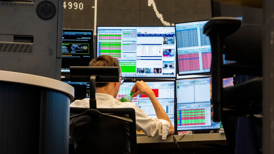 Am deutschen Aktienmarkt trübt sich die Stimmung nach dem Rekordlauf des Dax etwas ein.