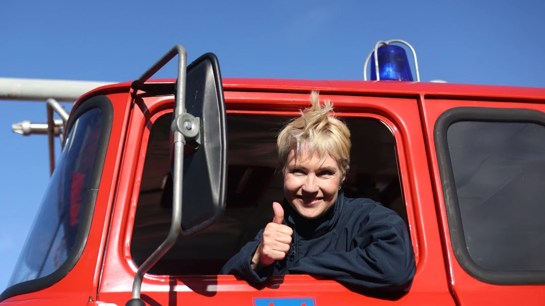 Auf Aufholjagd: Mecklenburg-Vorpommerns Ministerpräsidentin Manuela Schwesig bei der Feuerwehr in Rostock