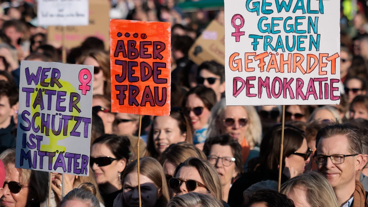 Solidarität: In Berlin haben am 22. März Tausende gegen sexualisierte digitale Gewalt demonstriert.