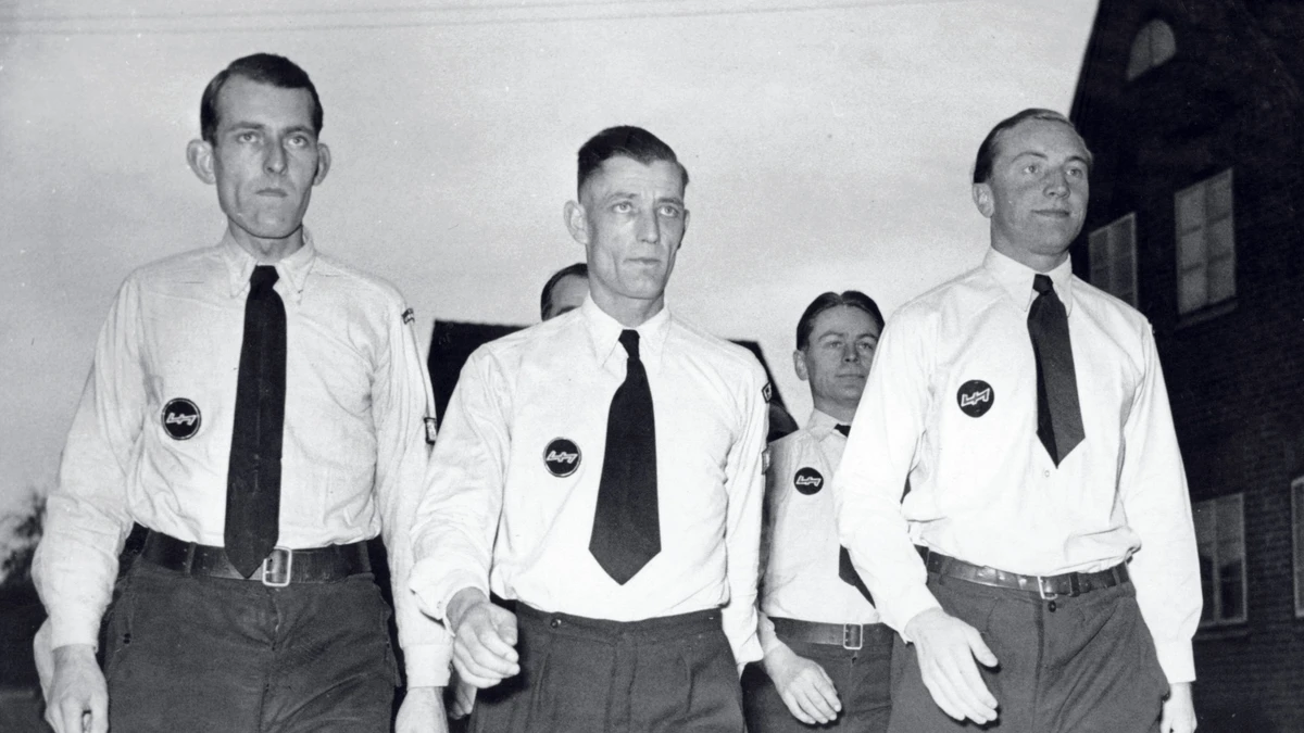 Mitglieder der Reichsjugend, einer Formation der Sozialistischen Reichspartei. Aufnahme aus den frühen Fünfzigerjahren.