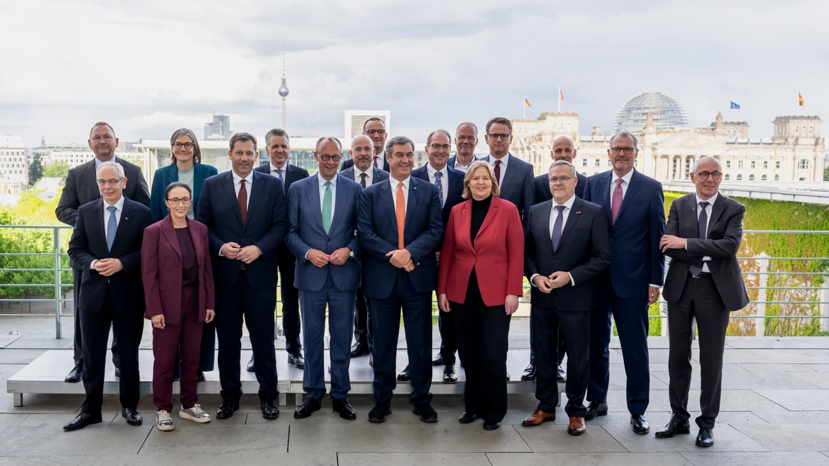 Die Bundesregierung berät mit Gewerkschaften und Arbeitgeberverbänden über geplante Reformen.