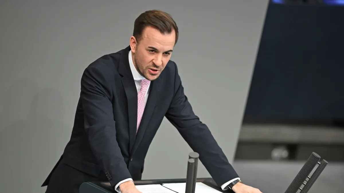 Verbandschef Bastian Ernst warnt davor, dass der Operationsplan Deutschland und weitere relevante Informationen über die AfD nach Russland abfließen könnten.