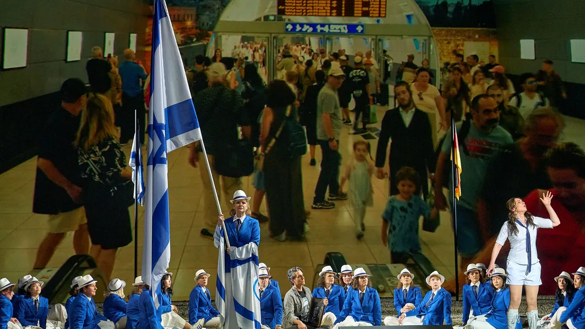 Senta (Aušrinė Stundytė, ganz rechts) ist irgendwie in die israelische Olympiamannschaft von 1972 geraten.
