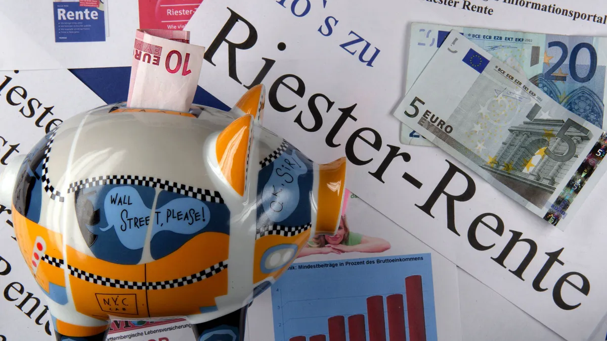 Riester-Rente in der Krise: Der Niedrigzins offenbart massive Schwächen der Altersvorsorge.