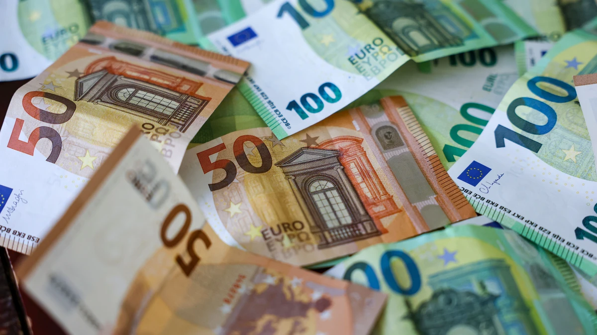 Die steuerfreie 1000-Euro-Prämie wird wohl keinen Geldregen für Arbeitnehmer aus der Privatwirtschaft auslösen. Denn die Unternehmen müssen sparen.