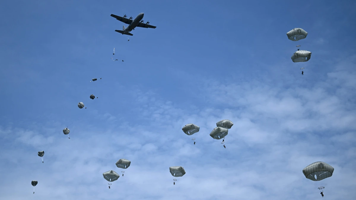 Amerikanische Fallschirmjäger im Juni 2025 in North Carolina