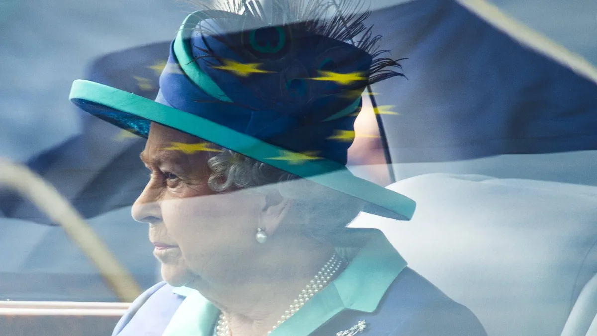 Queen mit Sternenbanner: Königin Elisabeth II während ihres Deutschland-Besuchs