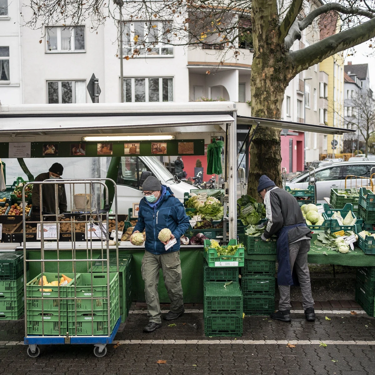 Wie kommt Cem zdemir auf dem Bauernmarkt an? | FAZ