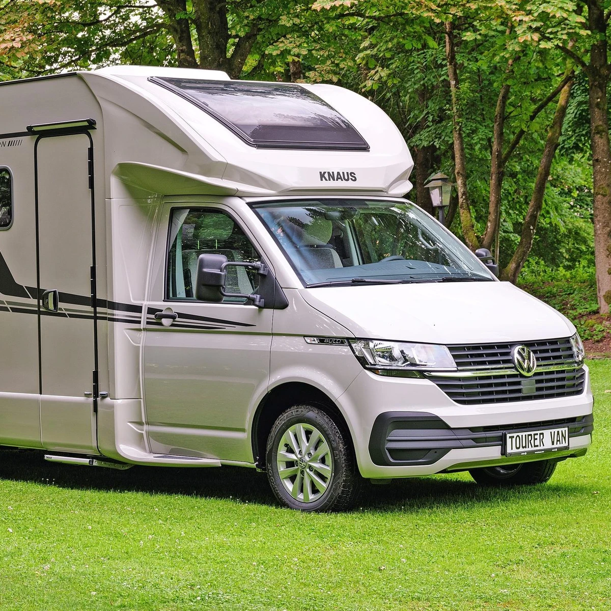Bulli: Diese Aufbauer bauen den VW Bus zum kleinen Wohnmobil um | FAZ