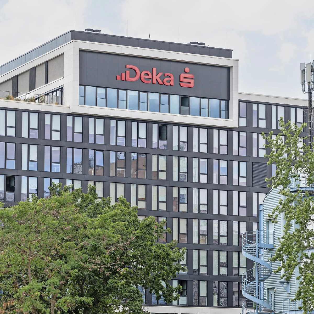 Sparkassen-Fondsgesellschaft Deka: Warum der Rekordgewinn ausbleibt | FAZ