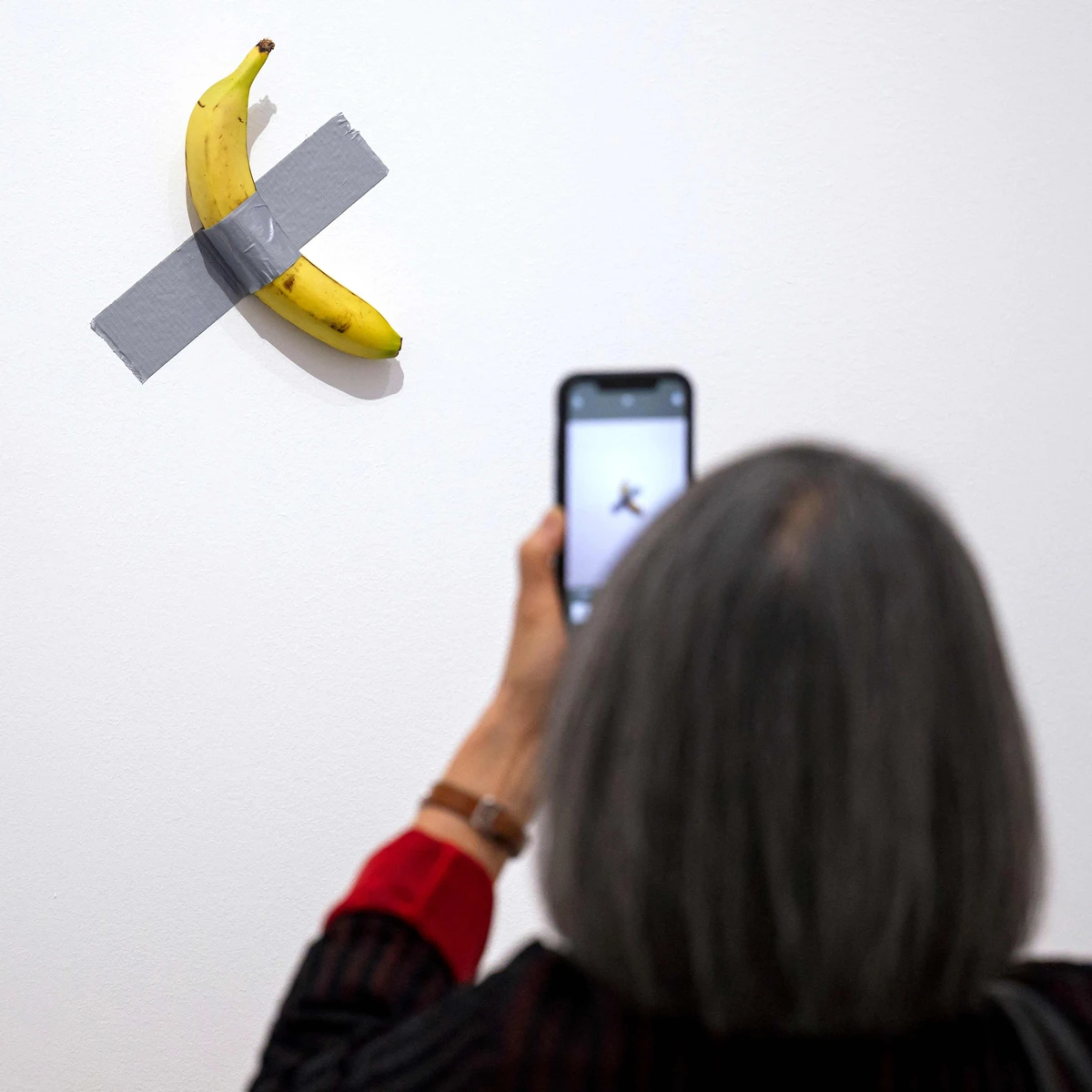 Teuerste Banane der Welt von Maurizio Cattelan gestohlen | FAZ