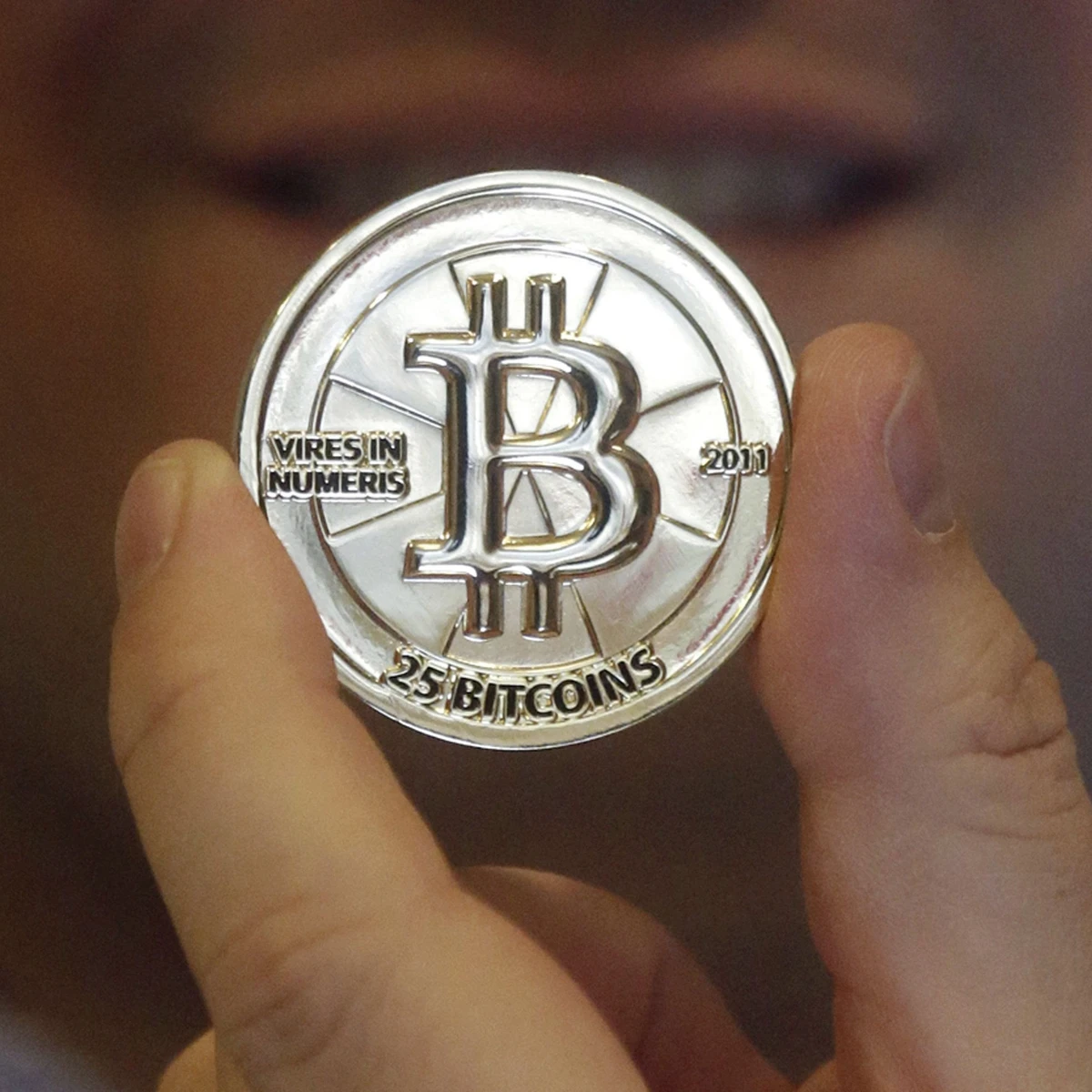 Bitcoin-Kurs: Kryptowährung steigt erstmals auf über 112.000 Dollar | FAZ
