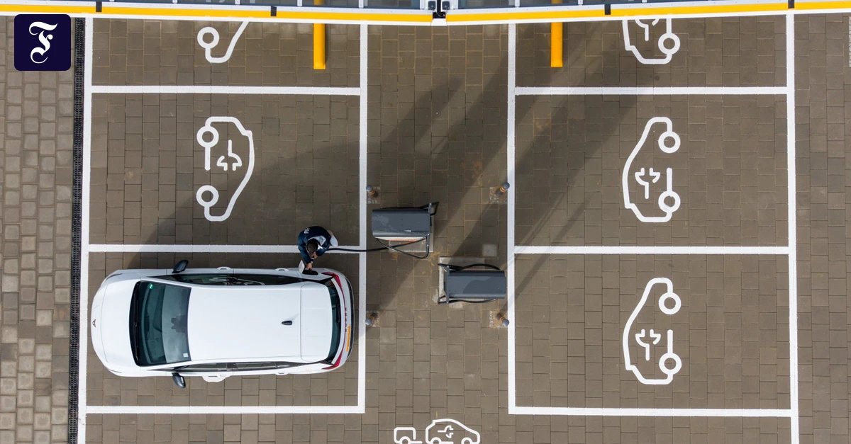 Autohandel-Hoffen-auf-mehr-Umsatz-durch-neue-E-Auto-Pr-mie