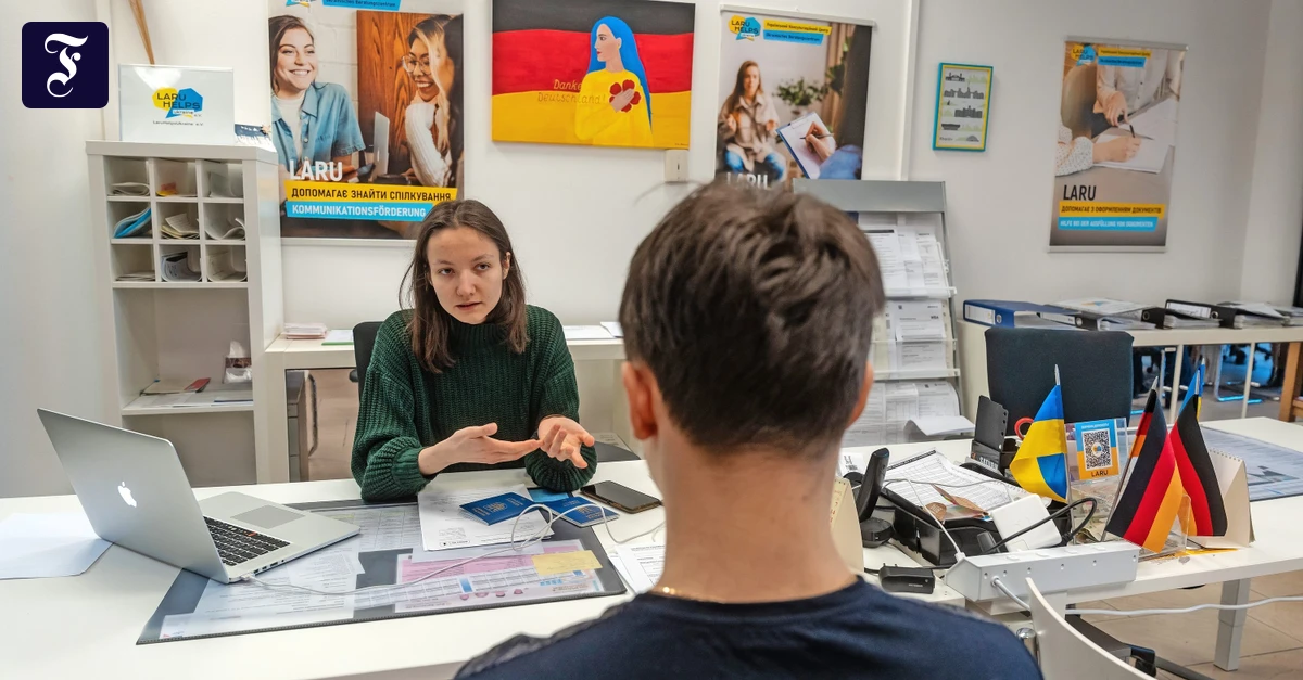 Ukrainer-in-Deutschland-Statt-der-Front-ruft-der-Papierkrieg