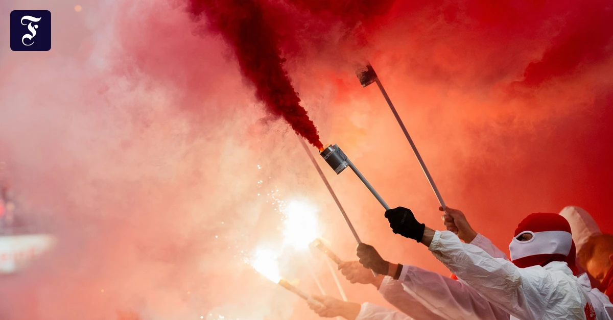 Brisantes Spiel in Köln: 1400 Polizisten sichern rheinisches Derby