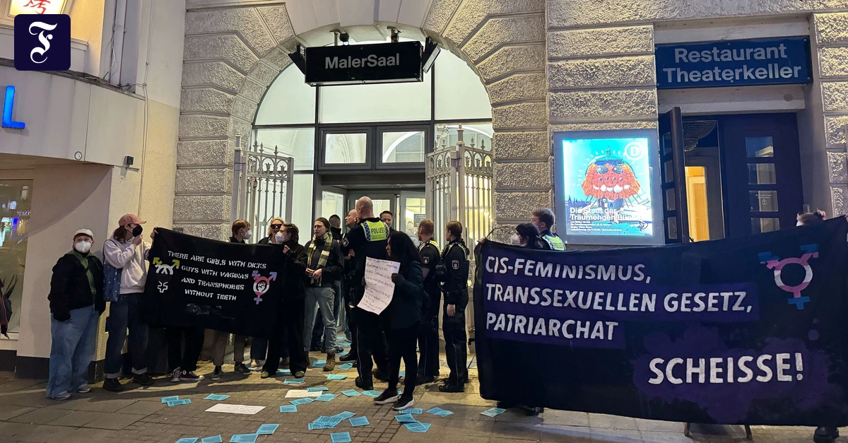 Lesung von Alice Schwarzer von lauten Protesten begleitet