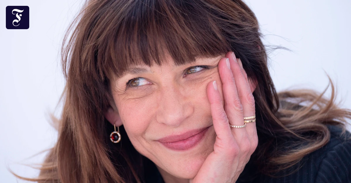 Sophie Marceau: „Als Kind habe ich davon geträumt, groß zu sein, zu rauchen und Auto zu fahren“
