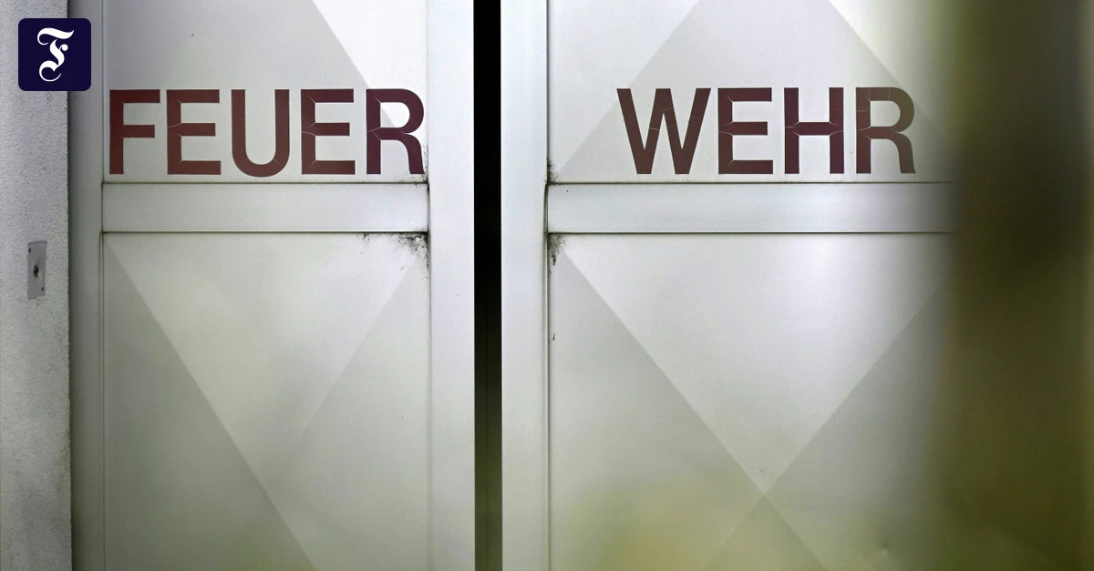 Rettungseinsatz-in-S-lden-Deutscher-bei-minus-zehn-Grad-in-schmalem-Spalt-gefangen