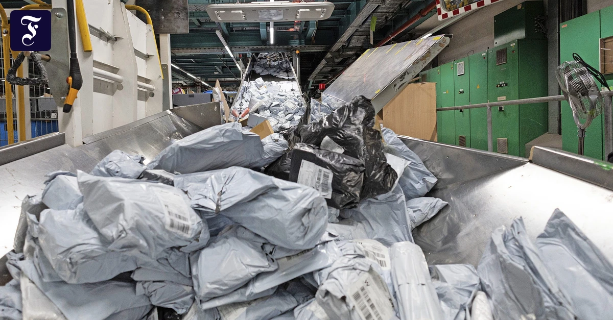 Shein-Temu-und-Co-Die-Paketflut-aus-China-am-Frankfurter-Flughafen