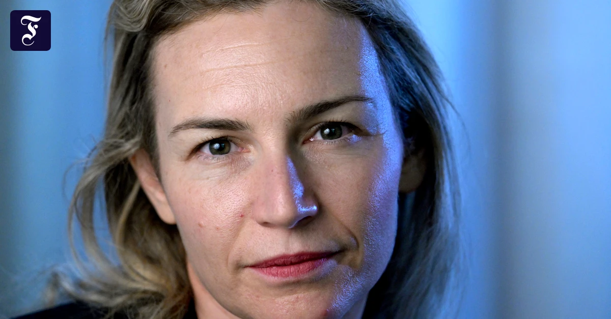 -Aufrecht-von-Lea-Ypi-Die-W-rde-eines-Lebens-und-der-idealistische-Trotz