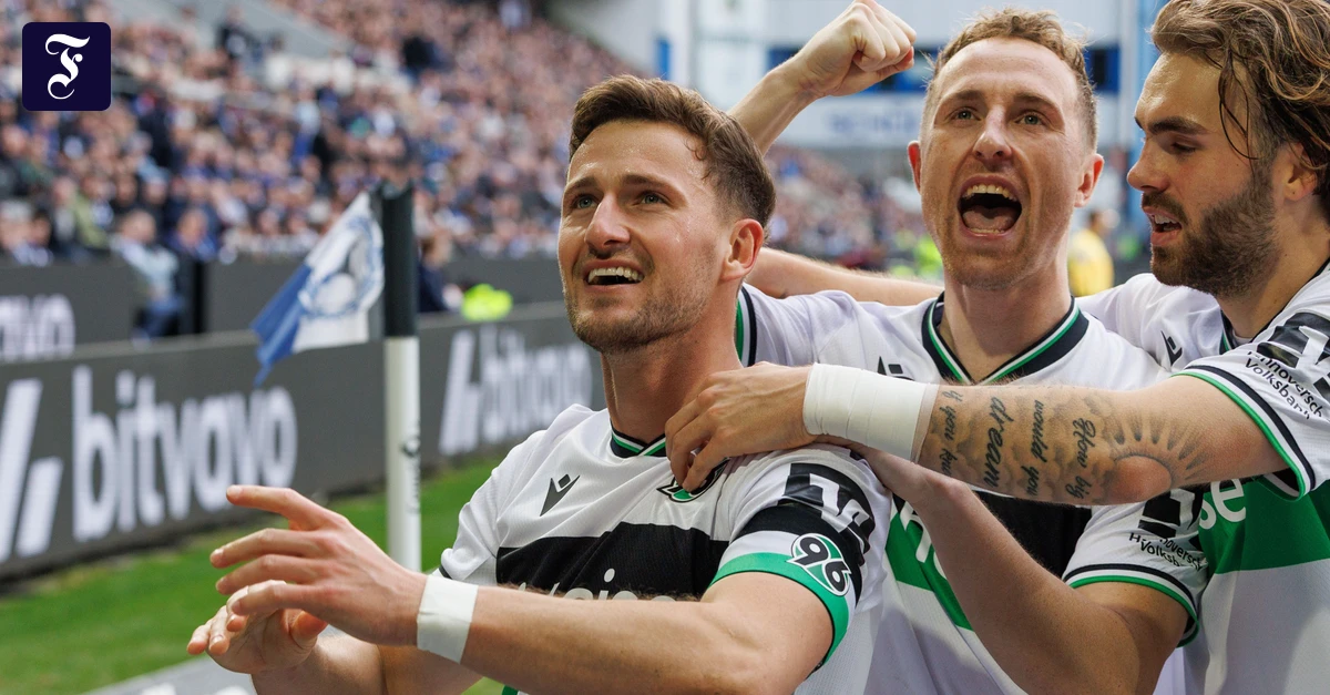 Football: Paderborn at the top of the 2nd division