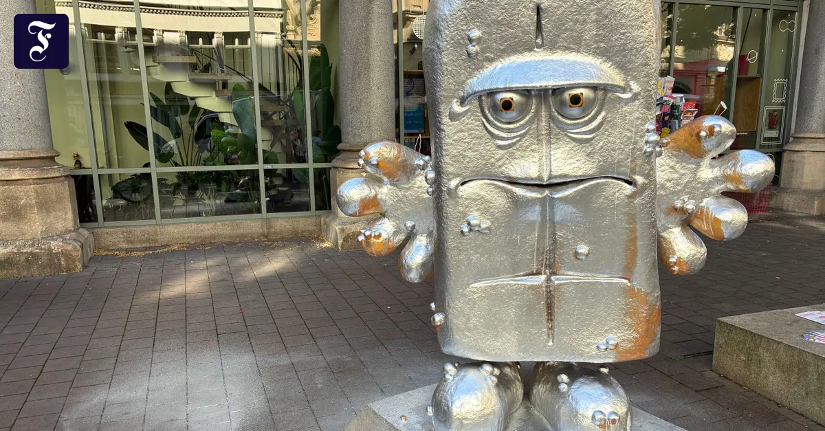 Vandalism: Sculpture of the Kika character Bernd the Bread in Erfurt ...
