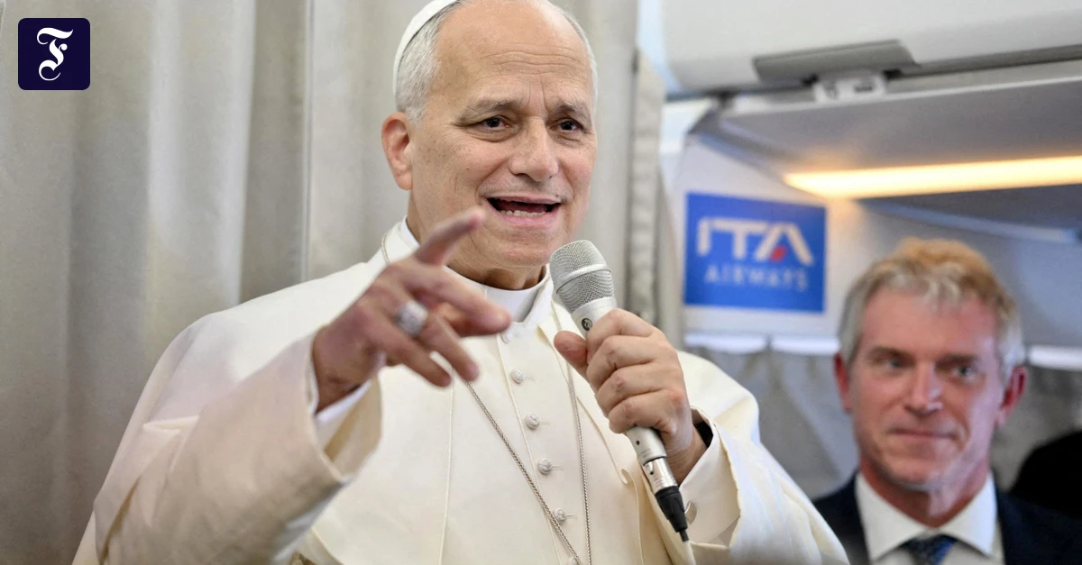 -Fliegende-Pressekonferenz-Papst-Leo-fordert-von-deutschen-Bisch-fen-Bereitschaft-zum-Zuh-ren