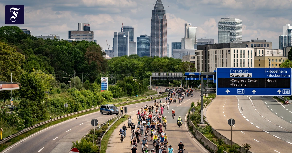 Ausbau der A5: Gegner protestieren mit Fahrraddemo