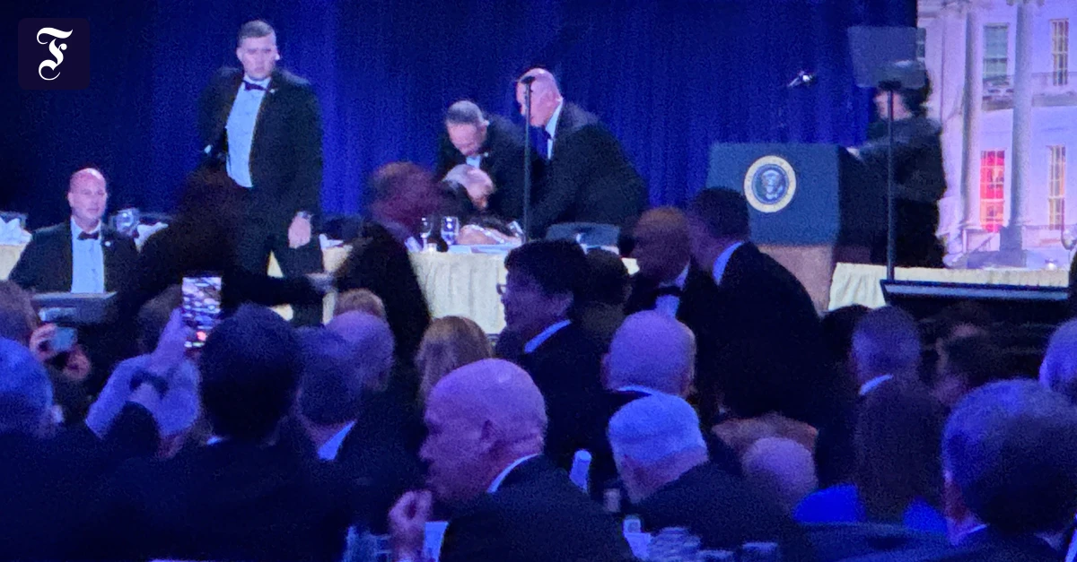 Pressedinner: Trump von Secret Service aus Saal gebracht