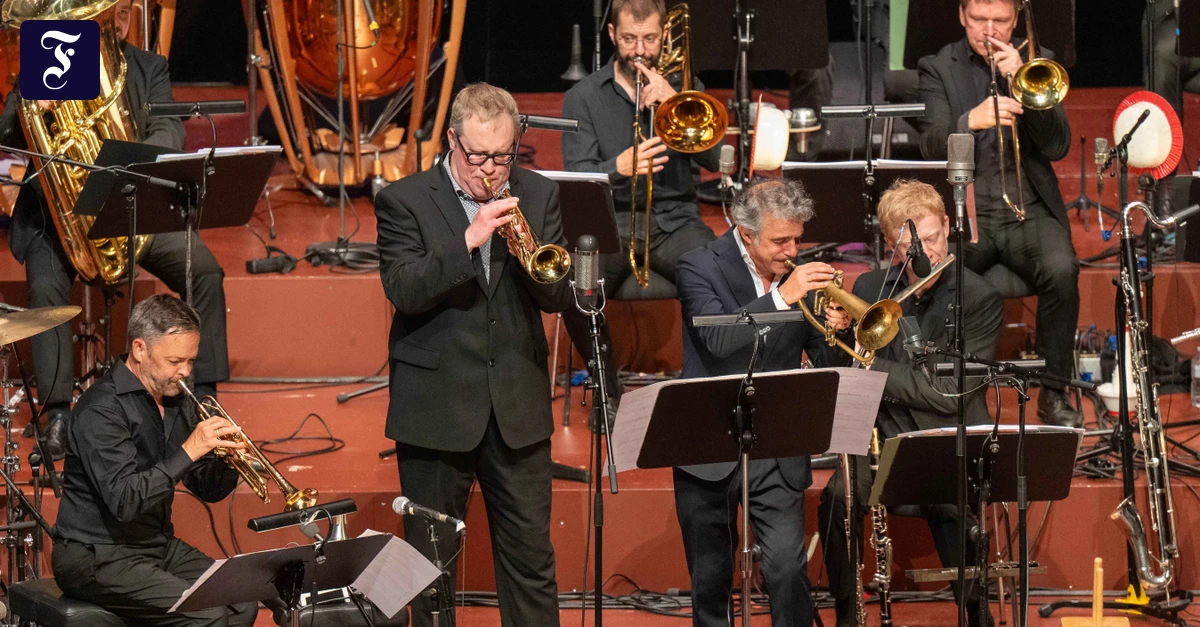 HR-Bigband: Mit coolem Pathos zu Miles Davis’ 100. Geburtstag