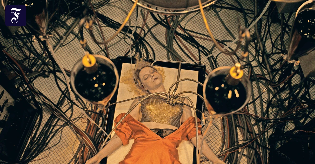 Film „The Bride!“: Wenn Kadaver lustig tanzen