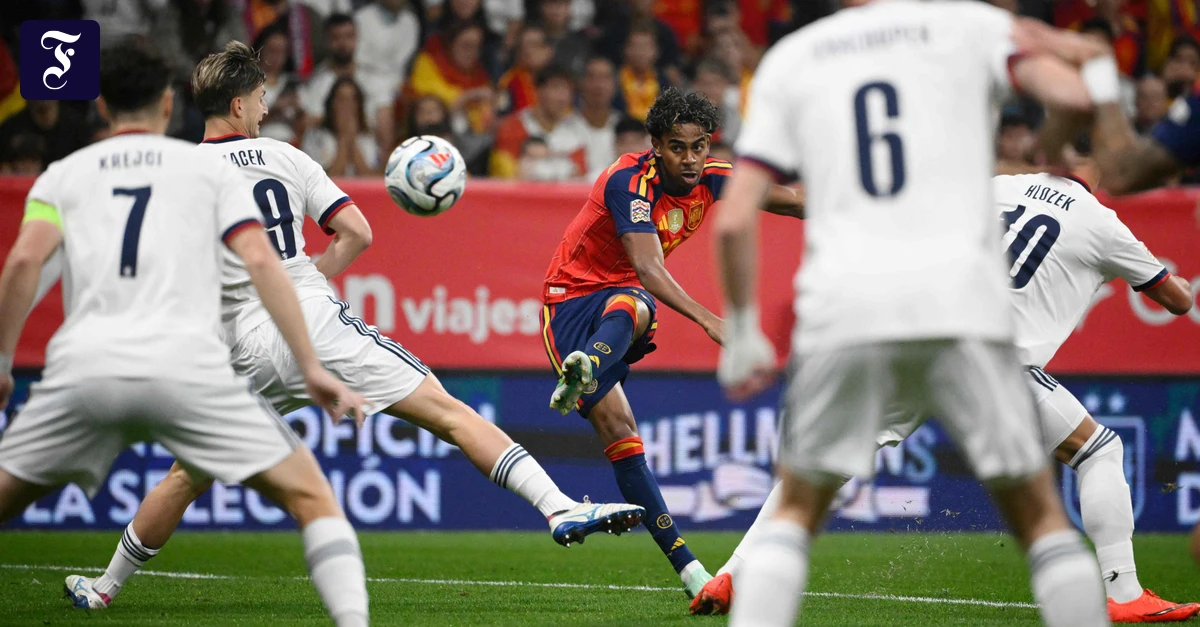 Spain extends unbeaten streak to 41 matches with win over Czechia
