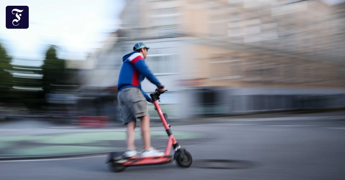 Auto übersehen: 13 Jahre alter Junge stirbt bei E-Scooter-Unfall in Wiesbaden