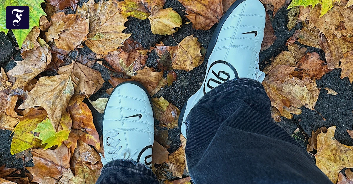 Nike-Total-90-Das-Comeback-mit-Metallic-Silver