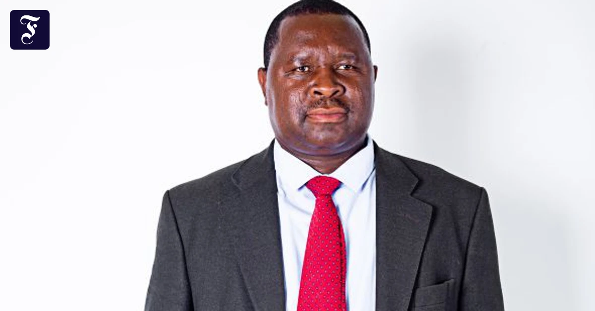 Namibischer-Politiker-Adolf-Uunona-streicht-Hitler-aus-seinem-Namen